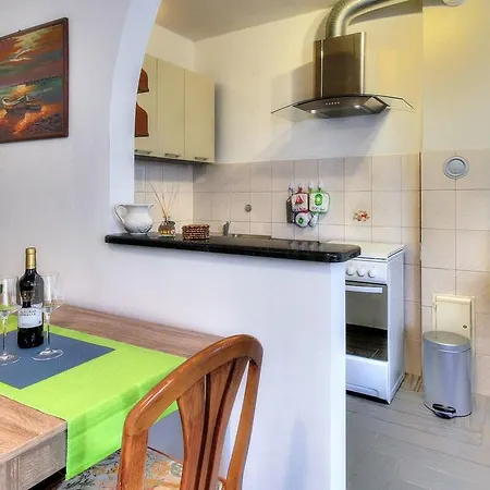 Daire Apartmen Lea *