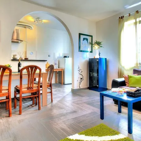Apartmen Lea Daire *